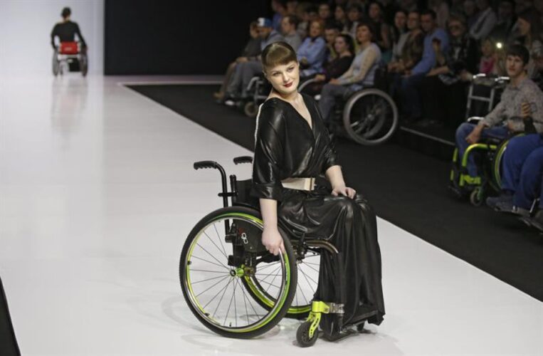 modelos-pasarela-silla-de-ruedas