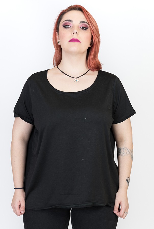 Camiseta basica negra. Camiseta de mujer talla grande.